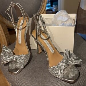 Gibson Latimer Silver Heels with Bow Accent